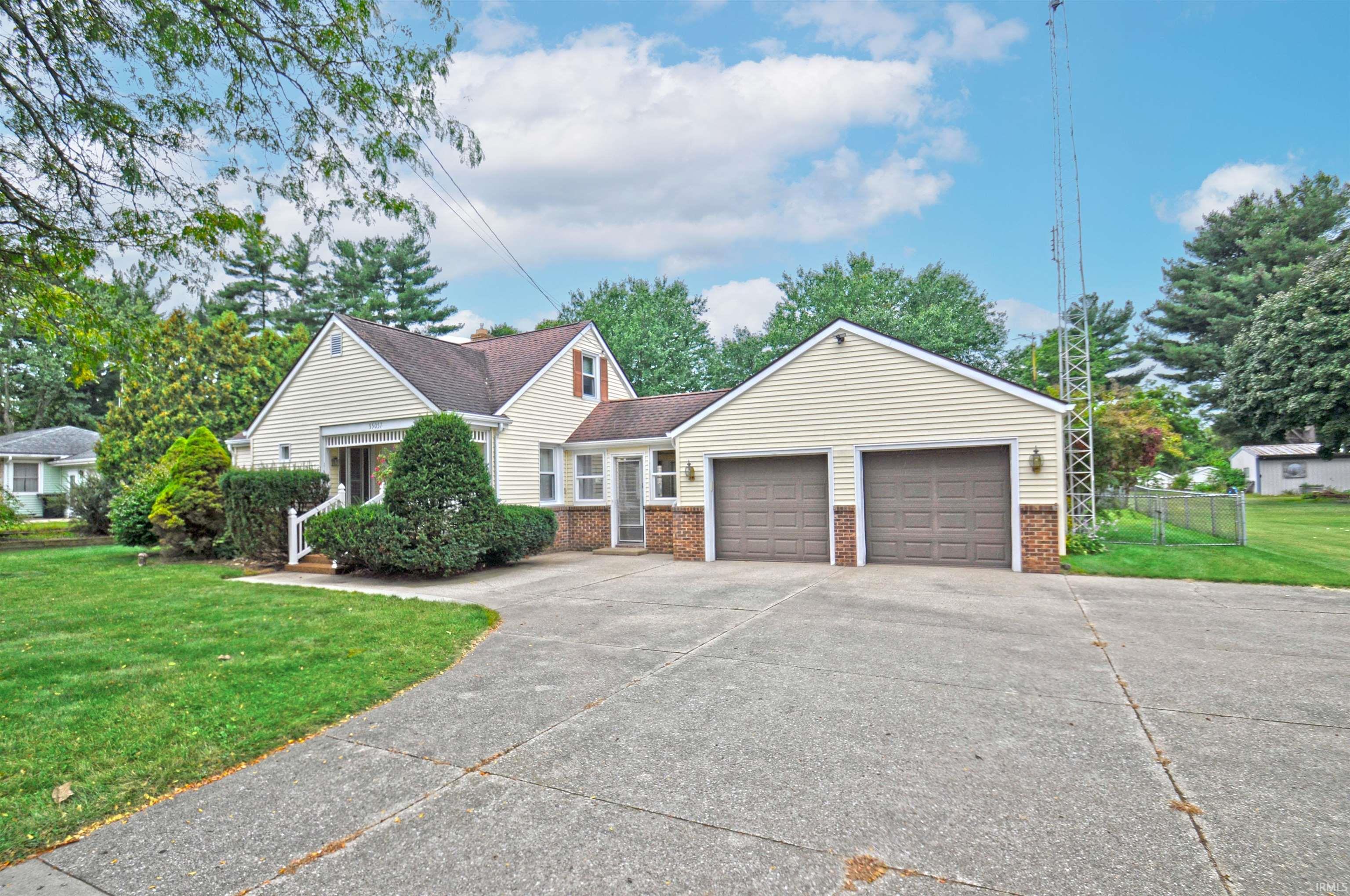 55057 Country Club Road South Bend, IN 46628 - Photo 2 of 35 Gallery Image 2