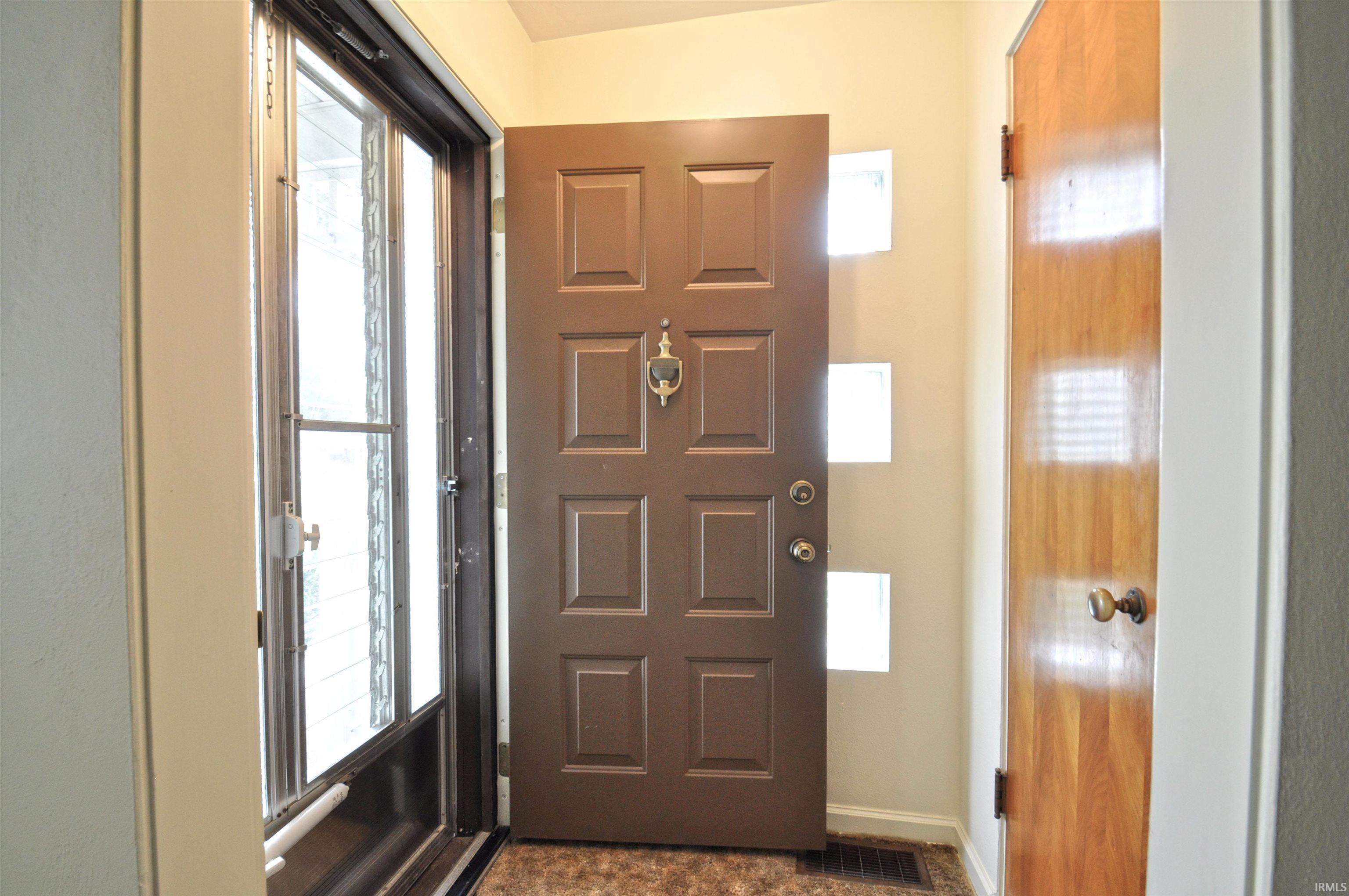 55057 Country Club Road South Bend, IN 46628 - Photo 4 of 35 Gallery Image 4