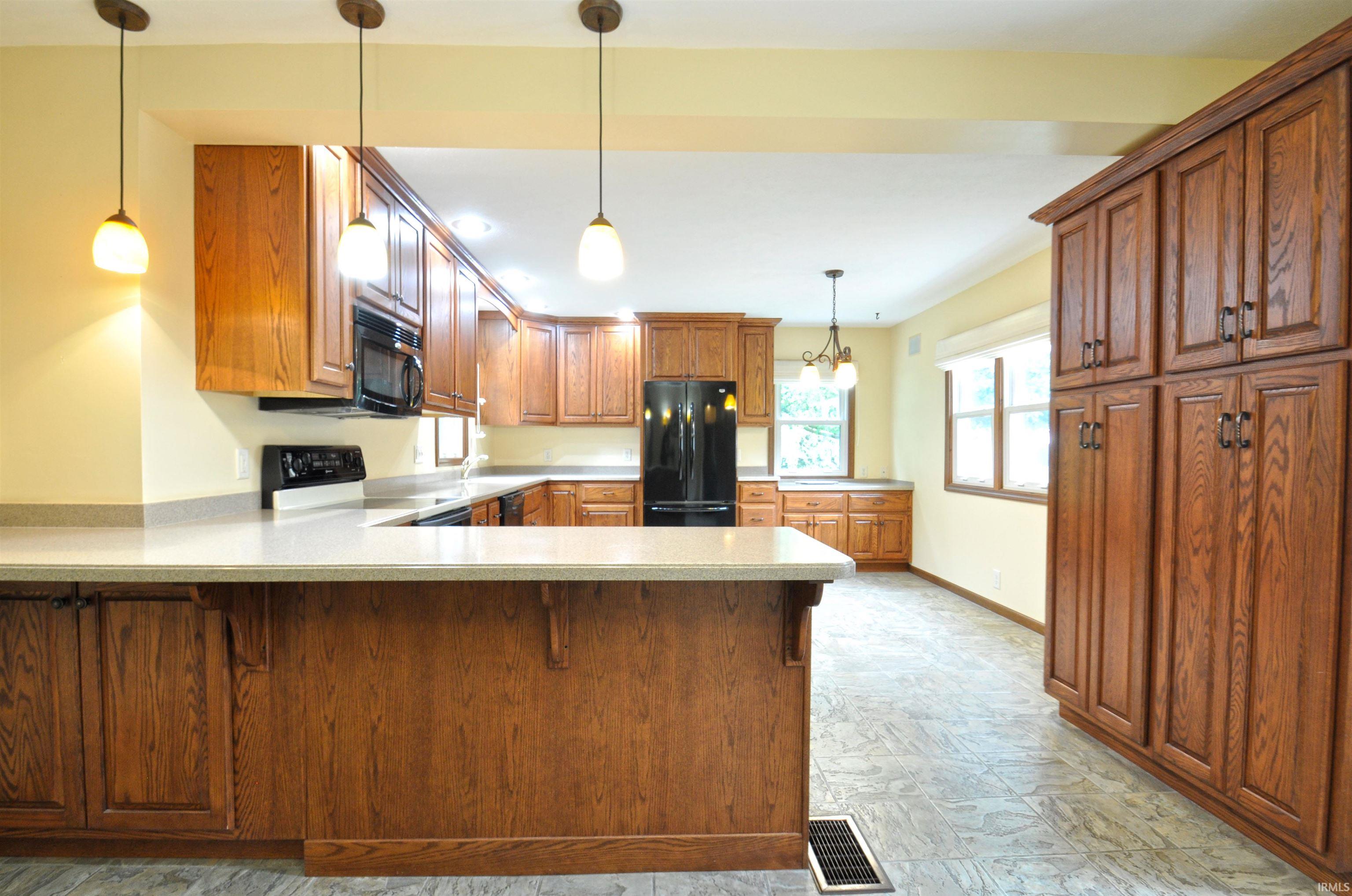55057 Country Club Road South Bend, IN 46628 - Photo 9 of 35 Gallery Image 9