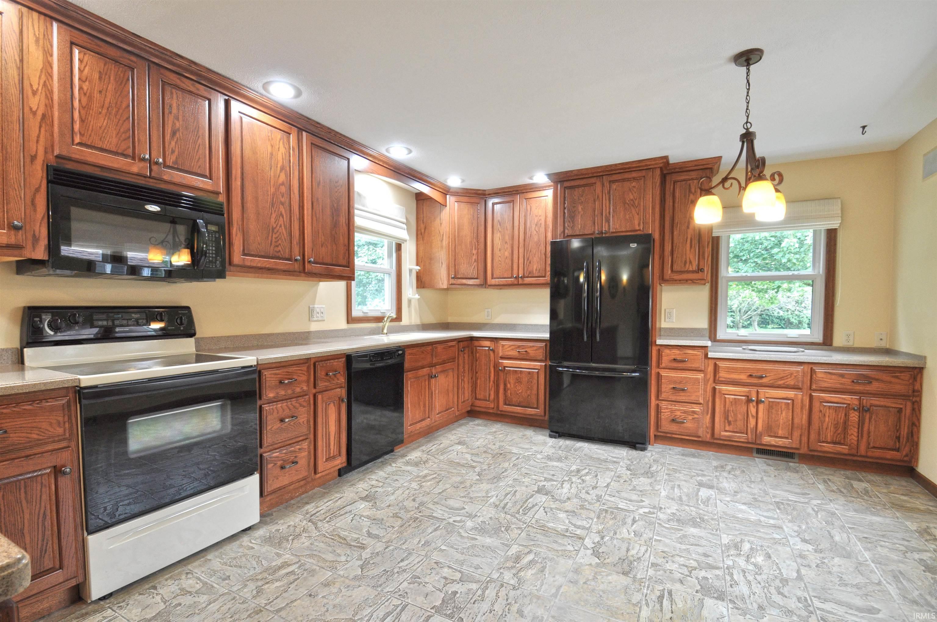 55057 Country Club Road South Bend, IN 46628 - Photo 10 of 35 Gallery Image 10