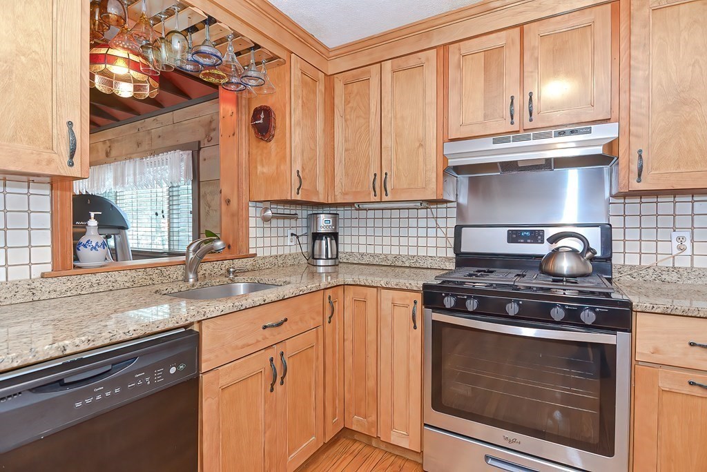 16 Meadow Road Medway, MA 02053 - Photo 11 of 40 Gallery Image 11