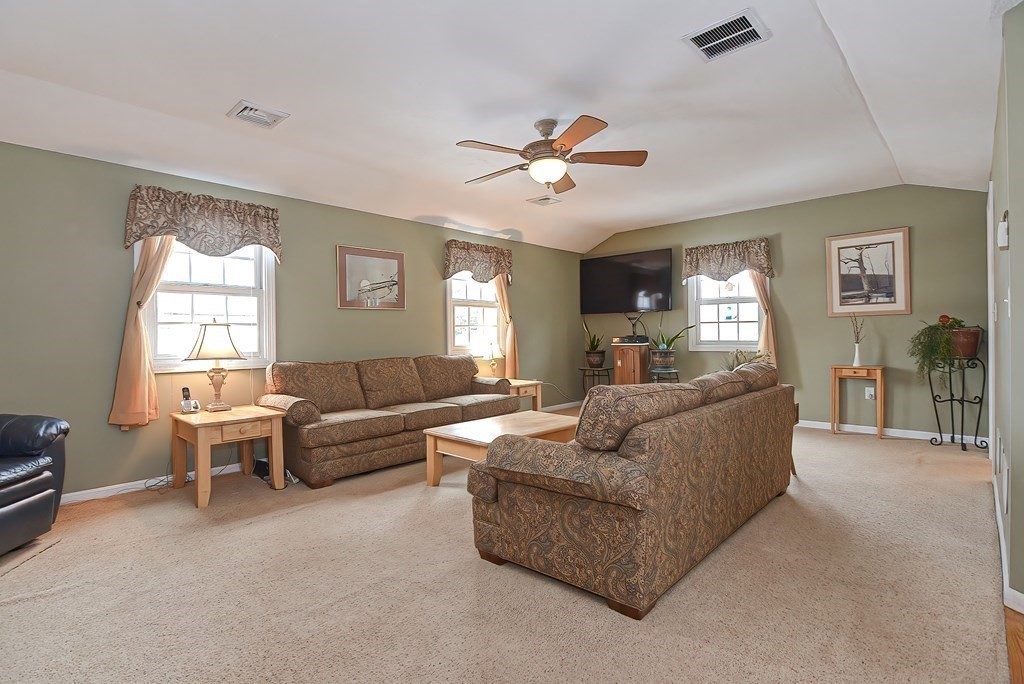 16 Meadow Road Medway, MA 02053 - Photo 18 of 40 Gallery Image 18