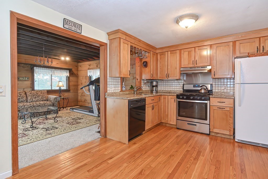 16 Meadow Road Medway, MA 02053 - Photo 21 of 40 Gallery Image 21