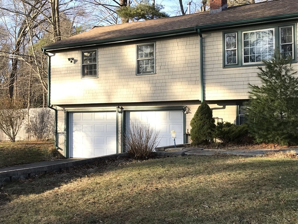 16 Meadow Road Medway, MA 02053 - Photo 4 of 40 Gallery Image 4