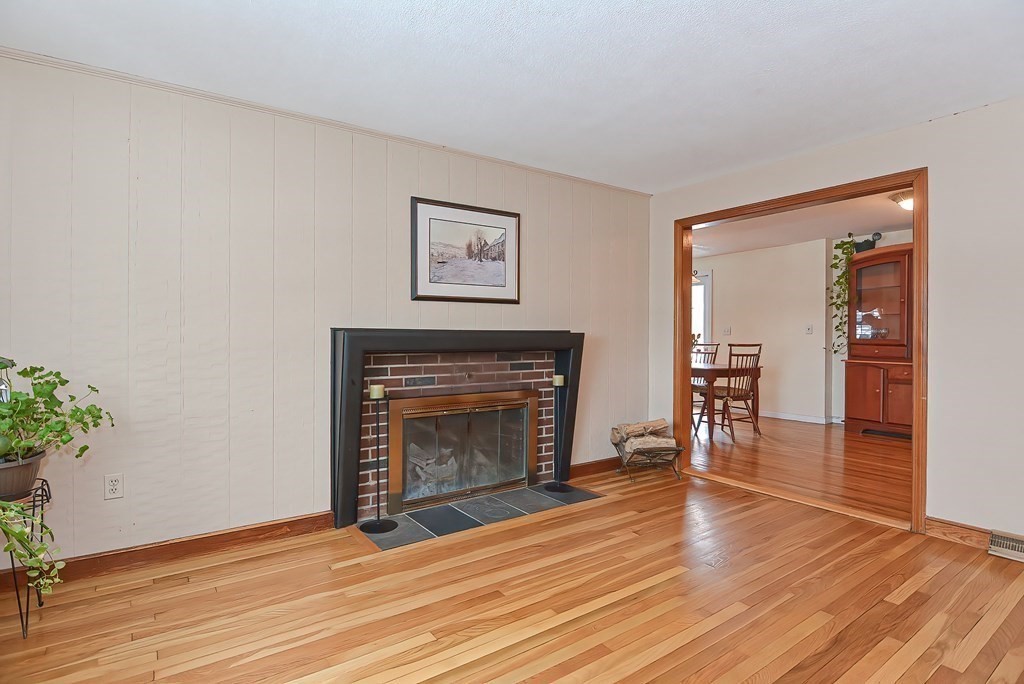 16 Meadow Road Medway, MA 02053 - Photo 8 of 40 Gallery Image 8
