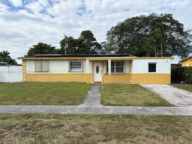 $515,000 | 330 North 69th Way, Hollywood, FL 33024