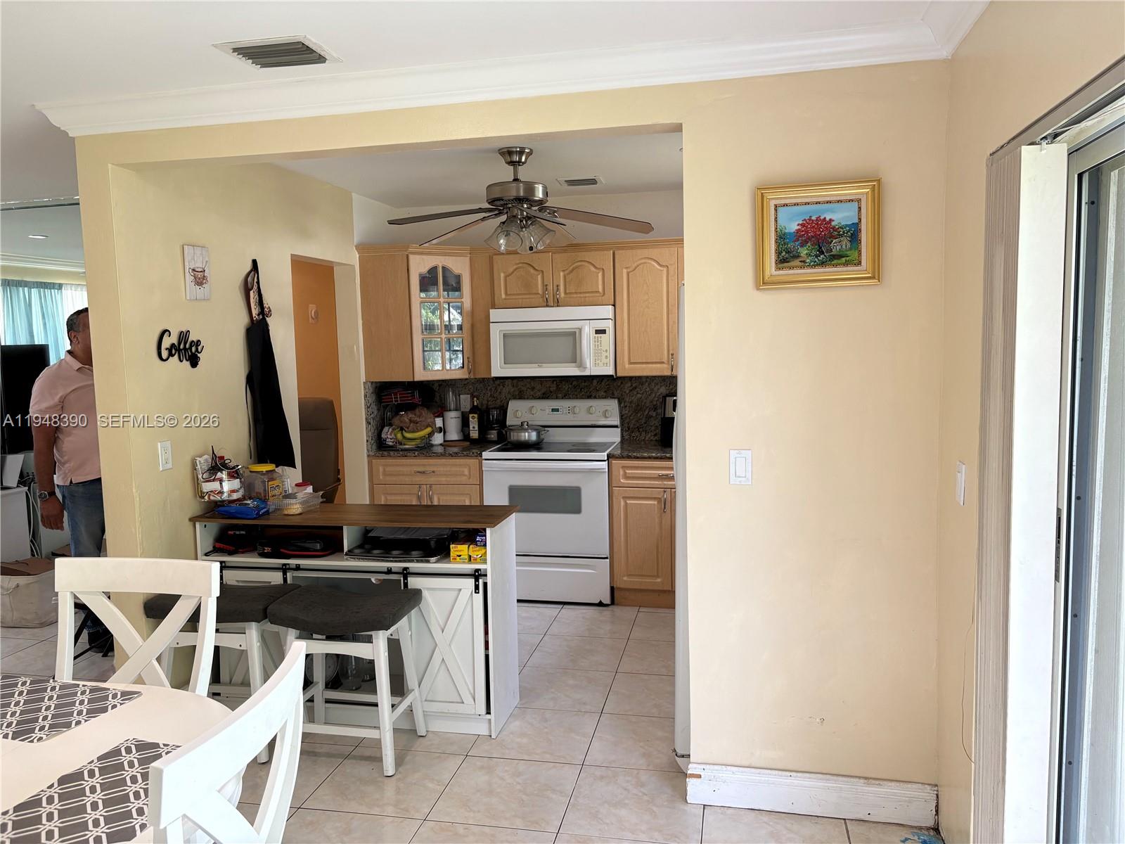 330 North 69th Way Hollywood, FL 33024 - Photo 5 of 20 a kitchen with a table and chairs