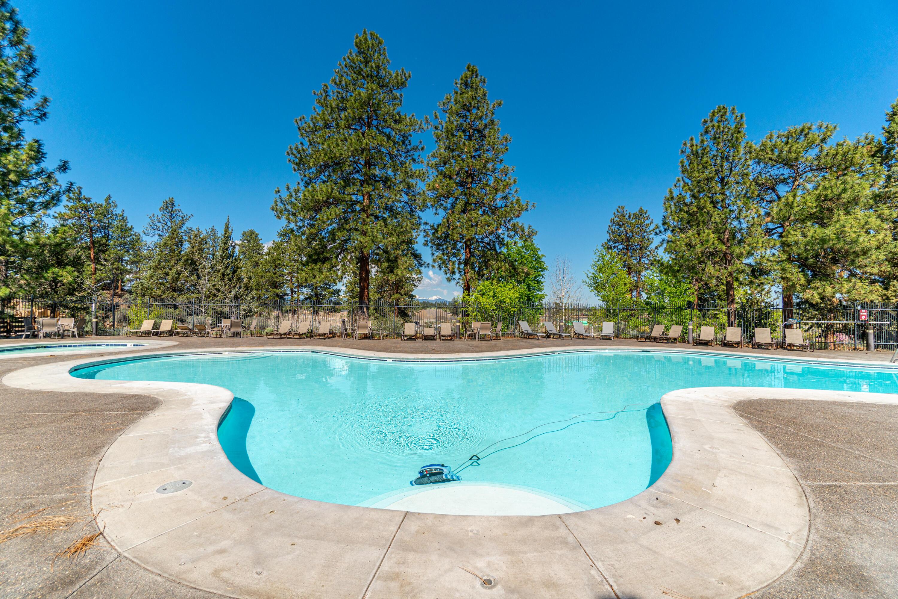 20840 Gateway Drive Bend, OR 97702 - Photo 24 of 40 Community Swimming Pool