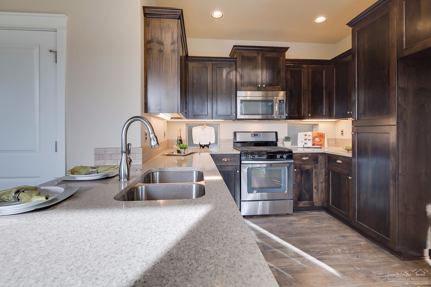 20856 Sotra Loop Bend, OR 97702 - Photo 4 of 25 Gallery Image 4