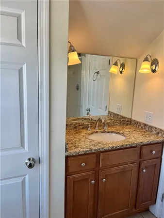 $2,600 | 31 Garfield Avenue, Unit 2, Bristol, RI 02809