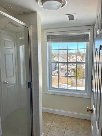 $2,600 | 31 Garfield Avenue, Unit 2, Bristol, RI 02809