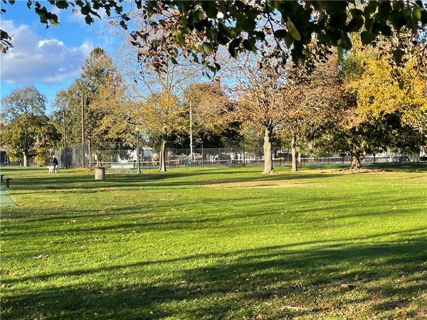 $2,600 | 31 Garfield Avenue, Unit 2, Bristol, RI 02809