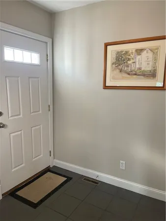 $2,600 | 31 Garfield Avenue, Unit 2, Bristol, RI 02809