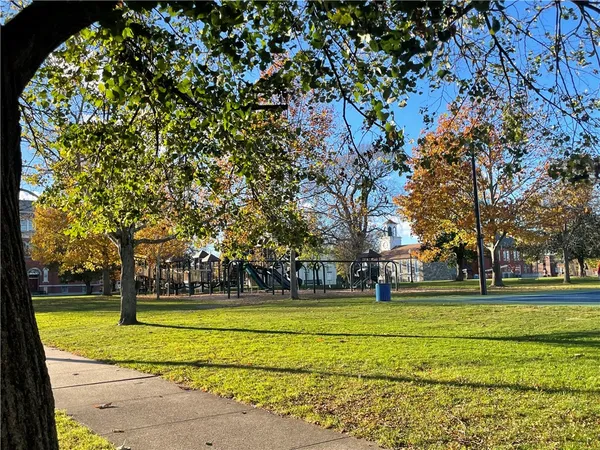 $2,600 | 31 Garfield Avenue, Unit 2, Bristol, RI 02809