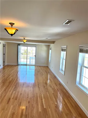 $2,600 | 31 Garfield Avenue, Unit 2, Bristol, RI 02809