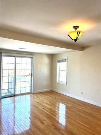 $2,600 | 31 Garfield Avenue, Unit 2, Bristol, RI 02809