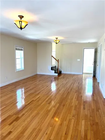 $2,600 | 31 Garfield Avenue, Unit 2, Bristol, RI 02809