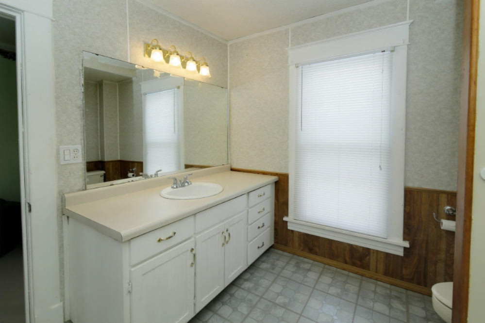 312 North Grant Avenue Three Rivers, MI 49093 - Photo 14 of 21 15000503_13