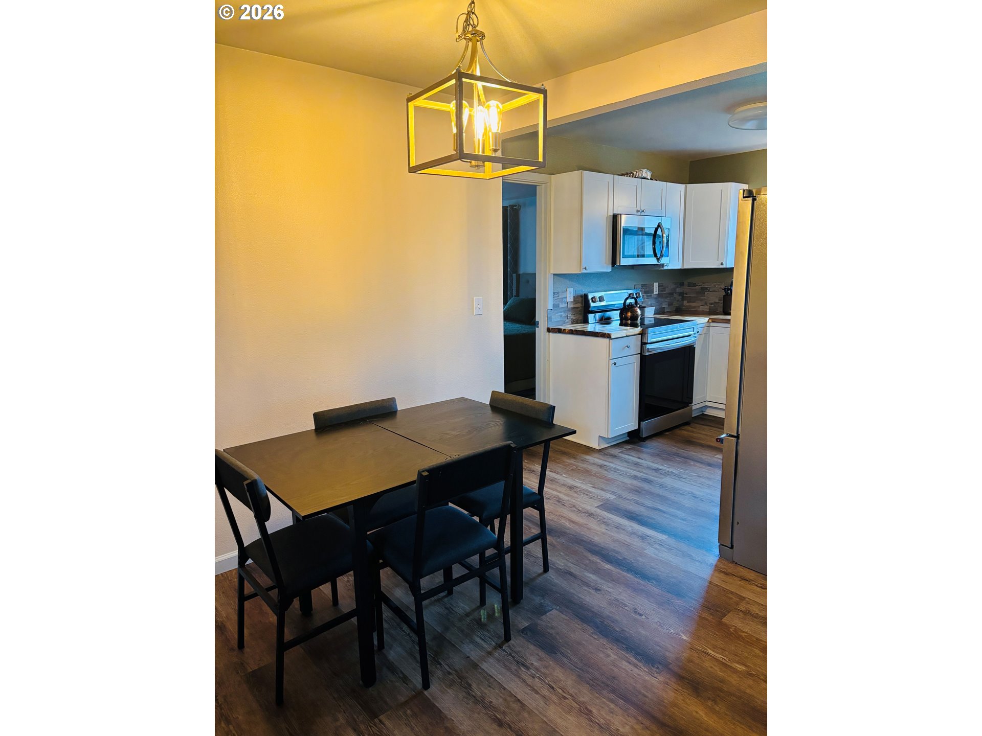 337 Cypress Street Longview, WA 98632 - Photo 6 of 16 a kitchen with a table and chairs in it