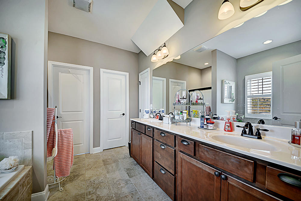 607 Broadberry Avenue Oak Ridge, TN 37830 - Photo 14 of 35 Master Bath
