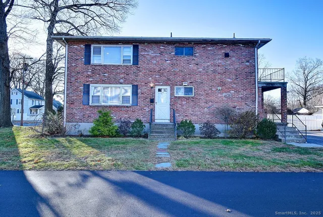 $2,100 | 139 Phyllis Drive, Naugatuck, CT 06770