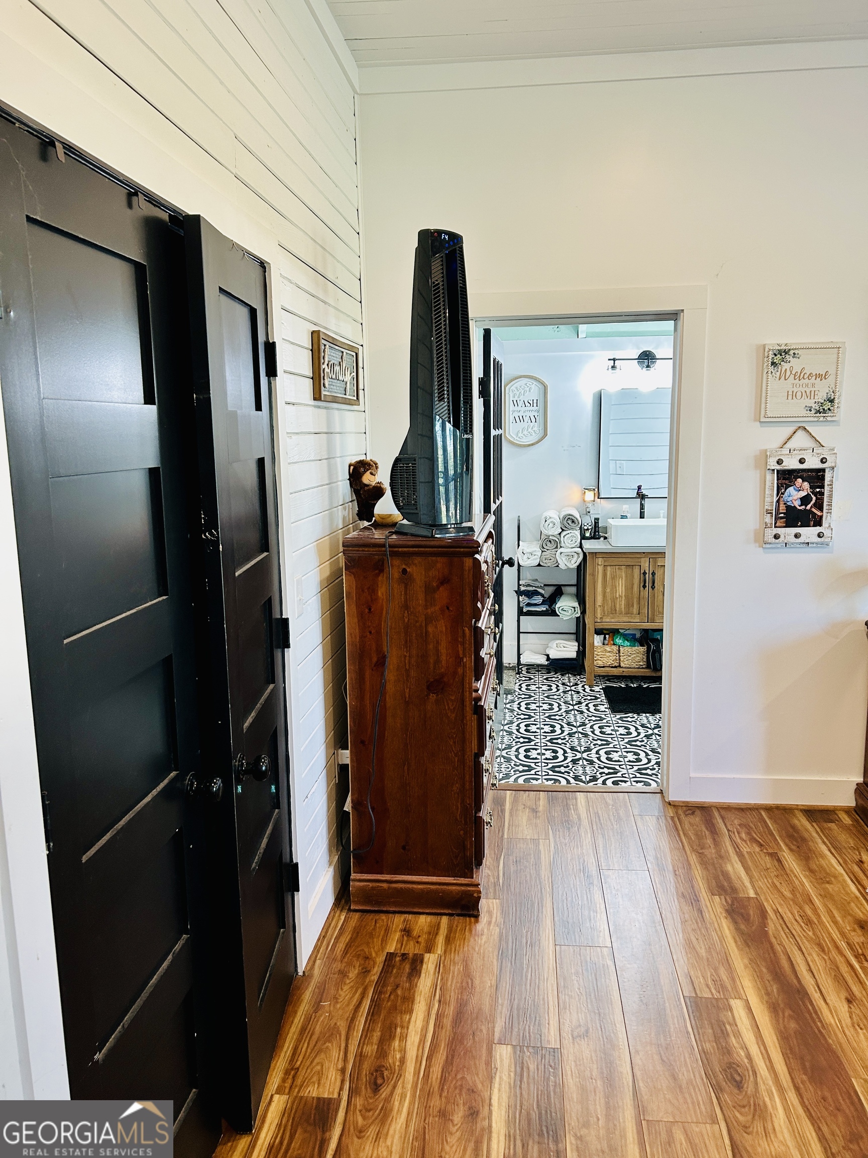5065 10 Mile Road Baxley, GA 31513 - Photo 35 of 70 a view of livingroom with furniture and wooden floor