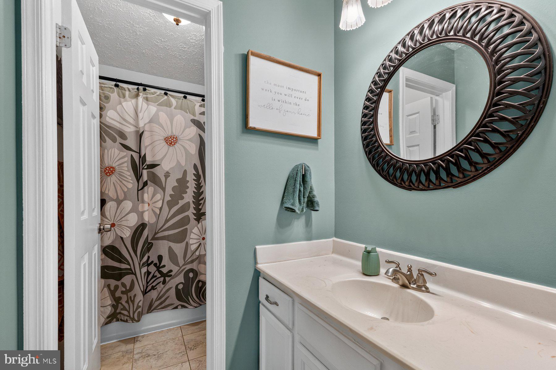 6521 Alopex Road Waldorf, MD 20603 - Photo 24 of 33 Hallway Full Bath