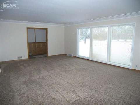 4472 Lapeer Road Burton, MI 48509 - Photo 4 of 16 20428004-3.JPG