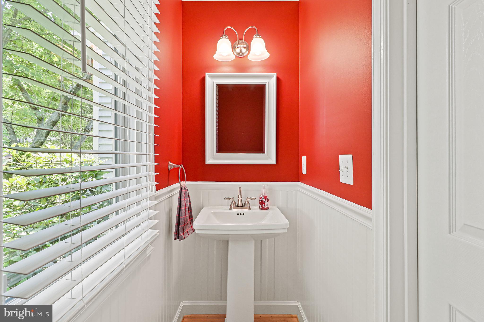 1318 Wedgewood Manor Way Reston, VA 20194 - Photo 32 of 65 Hall Bathroom