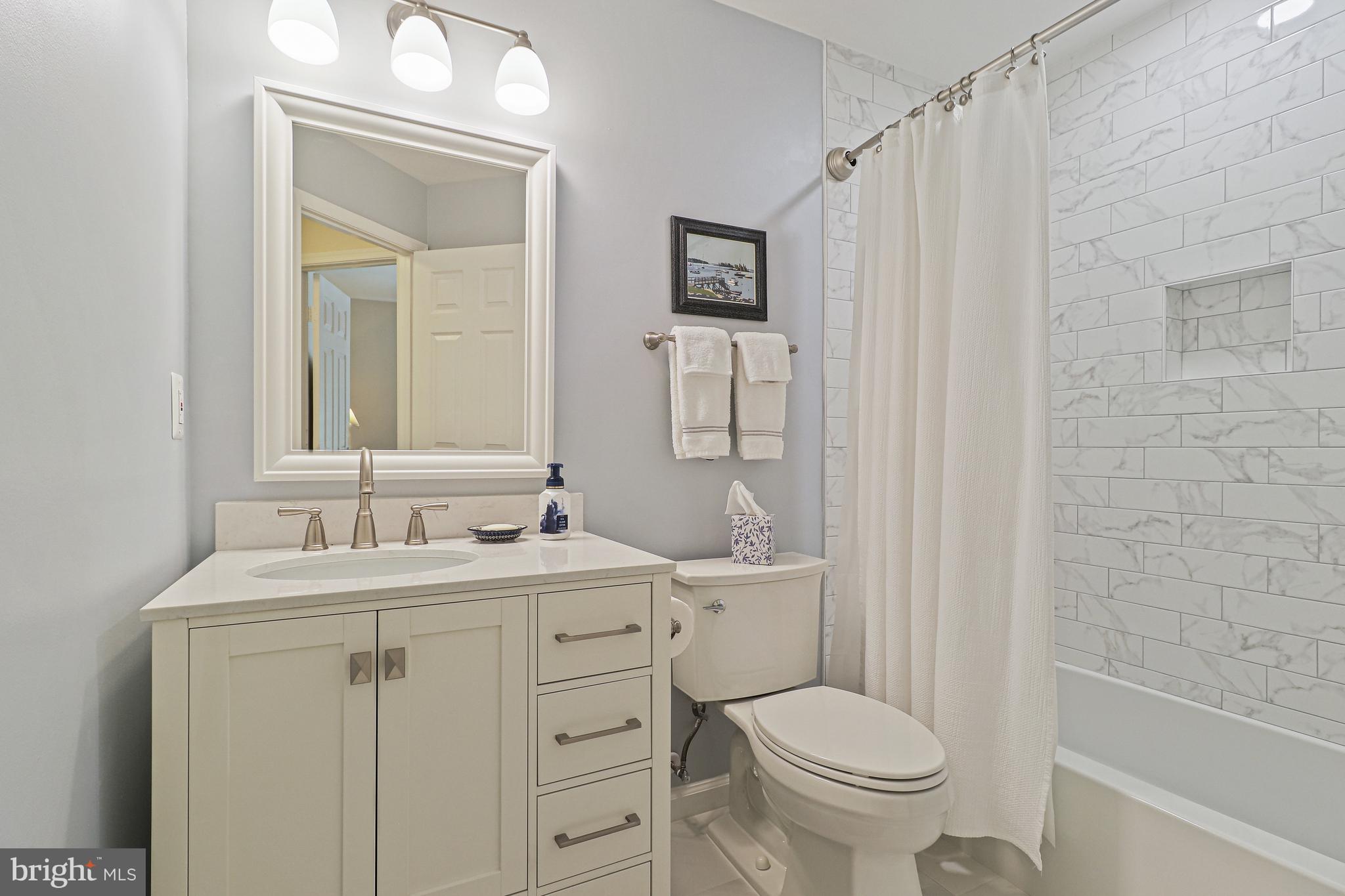 1318 Wedgewood Manor Way Reston, VA 20194 - Photo 42 of 65 Upper Level: Bathroom