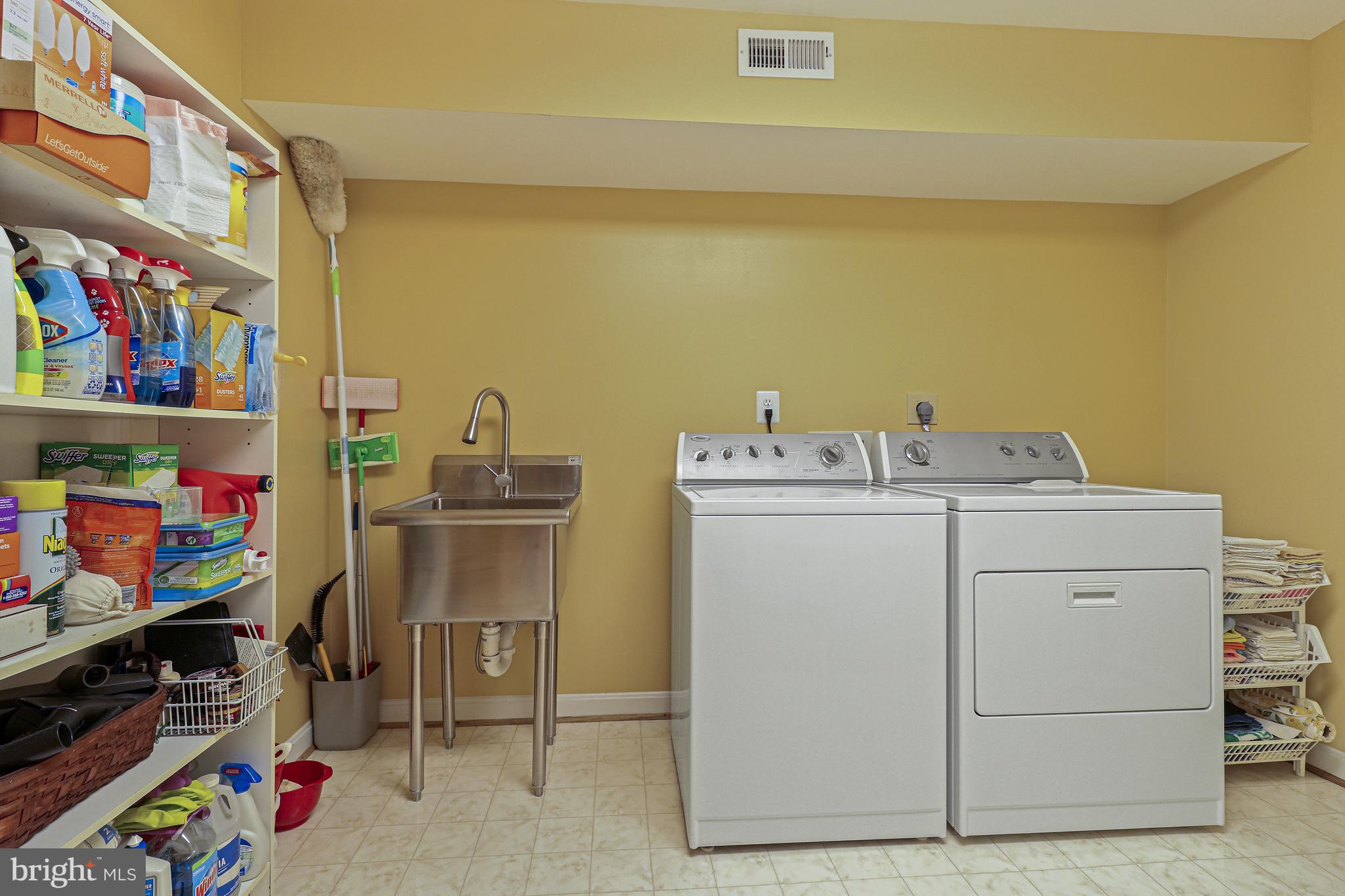 1318 Wedgewood Manor Way Reston, VA 20194 - Photo 50 of 65 Laundry Room