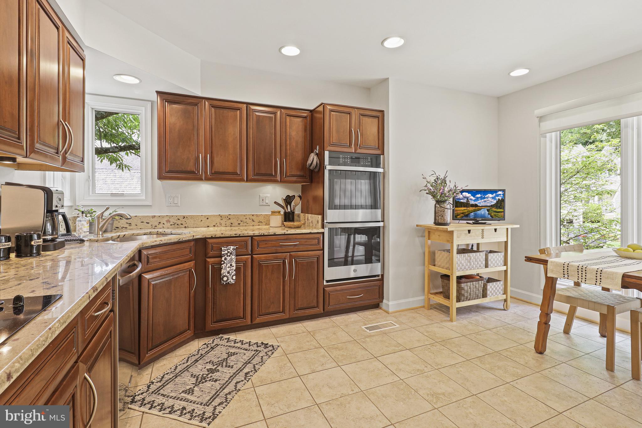 1318 Wedgewood Manor Way Reston, VA 20194 - Photo 8 of 65 Kitchen