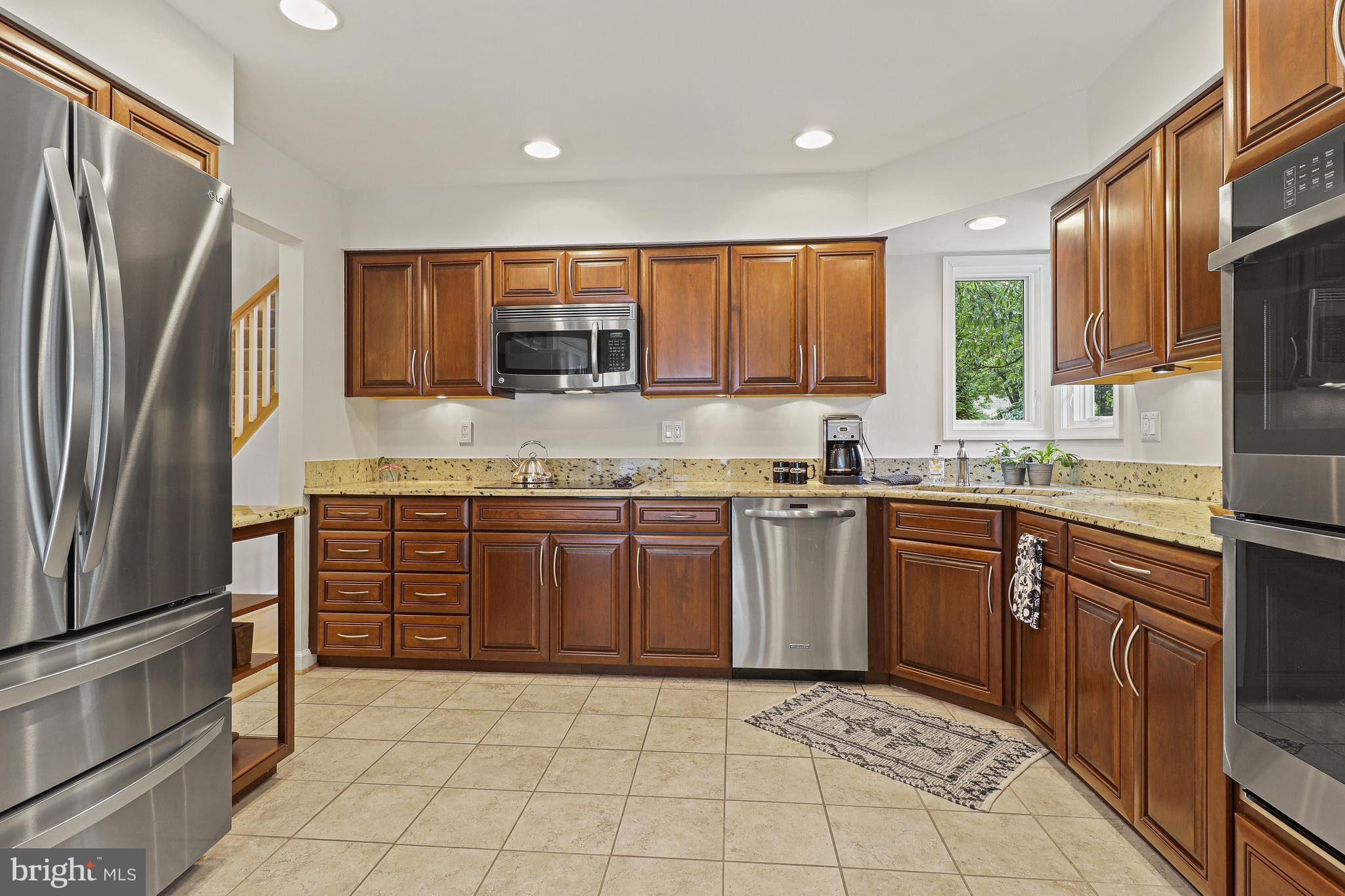 1318 Wedgewood Manor Way Reston, VA 20194 - Photo 10 of 65 Kitchen