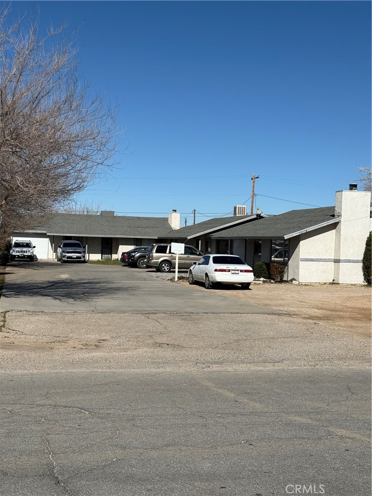 20958 Nisqually Road Apple Valley, CA 92308 - Photo 2 of 11 a view of a parking area