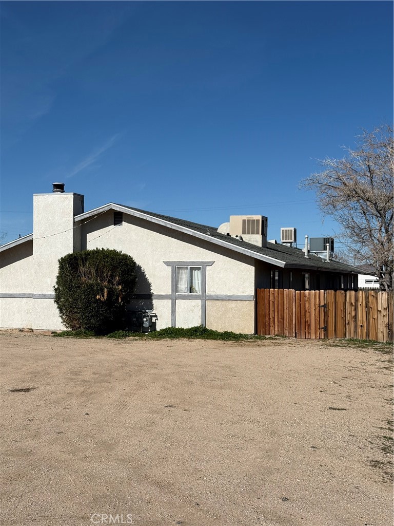 20958 Nisqually Road Apple Valley, CA 92308 - Photo 7 of 11 a view of a terrace