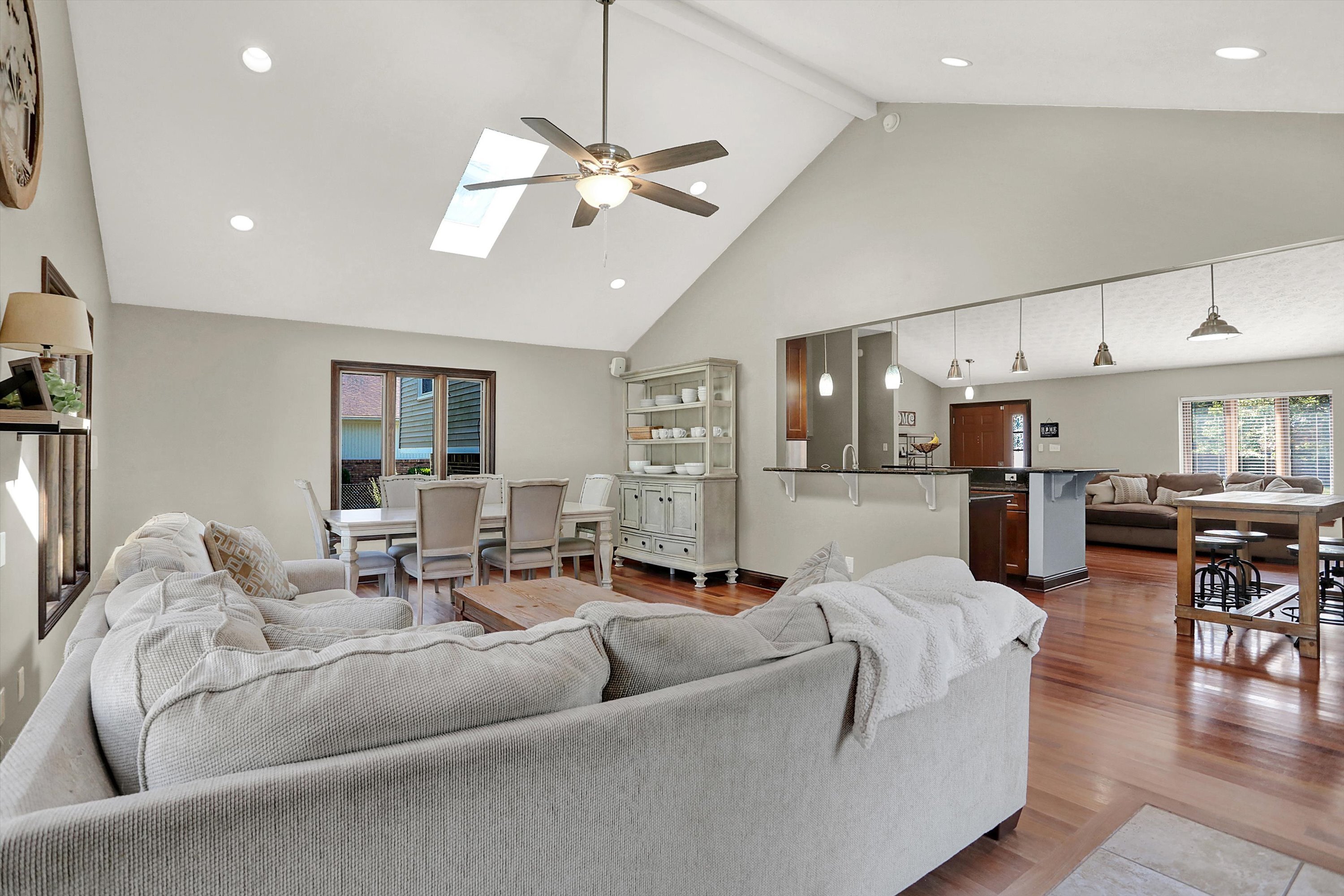 1076 Madrid Road Greenwood, IN 46143 - Photo 9 of 31 Gallery Image 9
