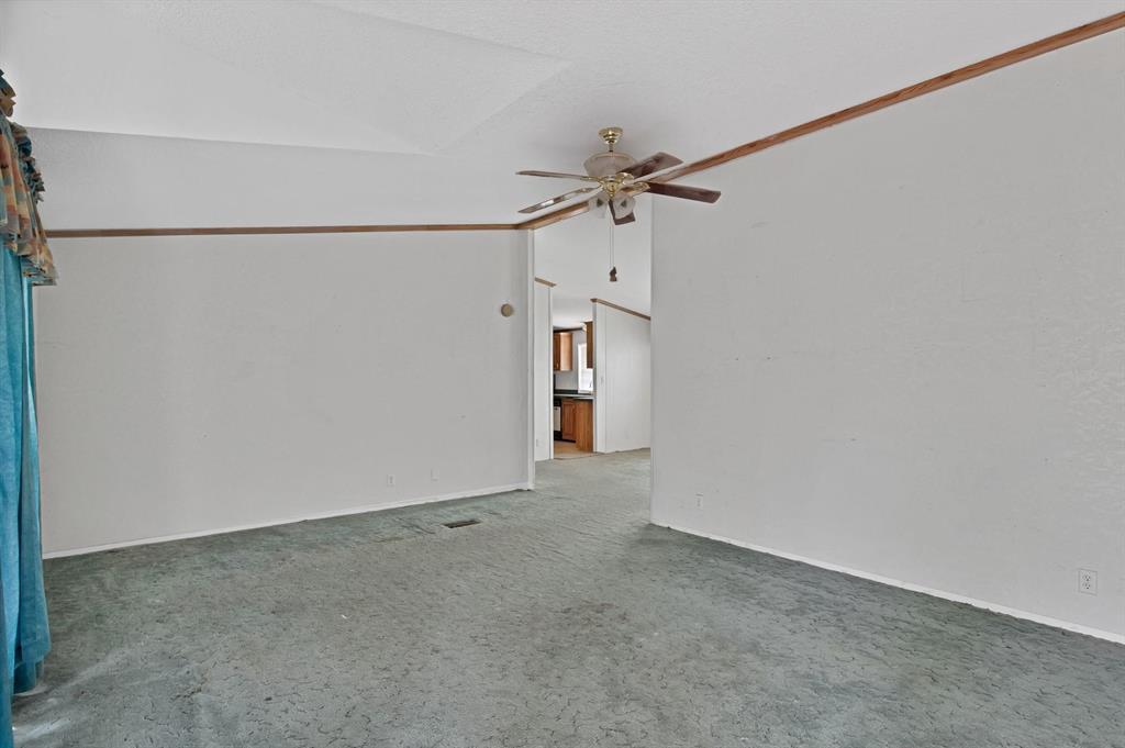 318 Bavarian Road Waco, TX 76705 - Photo 6 of 26 an empty room with a ceiling fan and a window