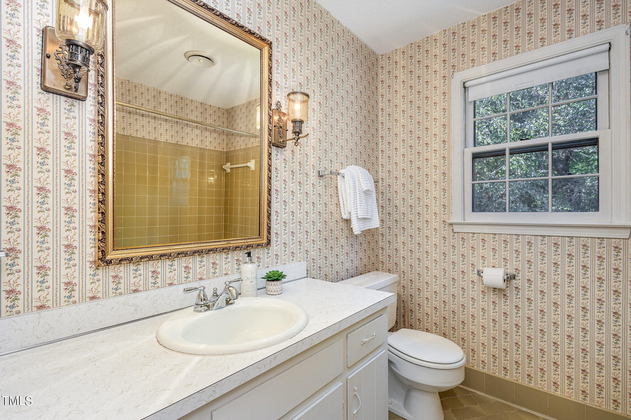 5525 Shadowbrook Drive Raleigh, NC 27612 - Photo 22 of 29 Guest Bath