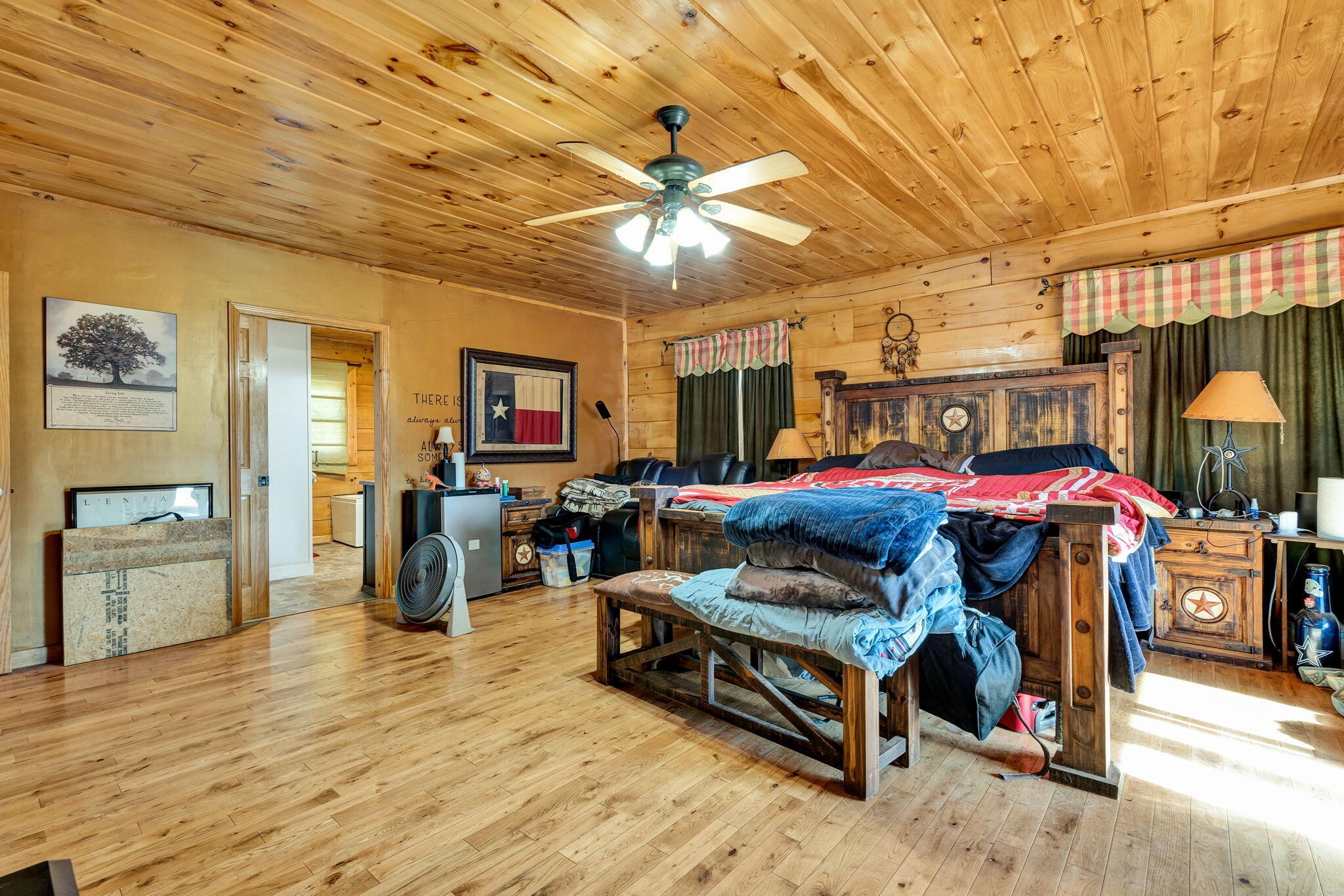 180 McJunkin Road Tellico Plains, TN 37385 - Photo 26 of 60 a living room with furniture and a flat screen tv