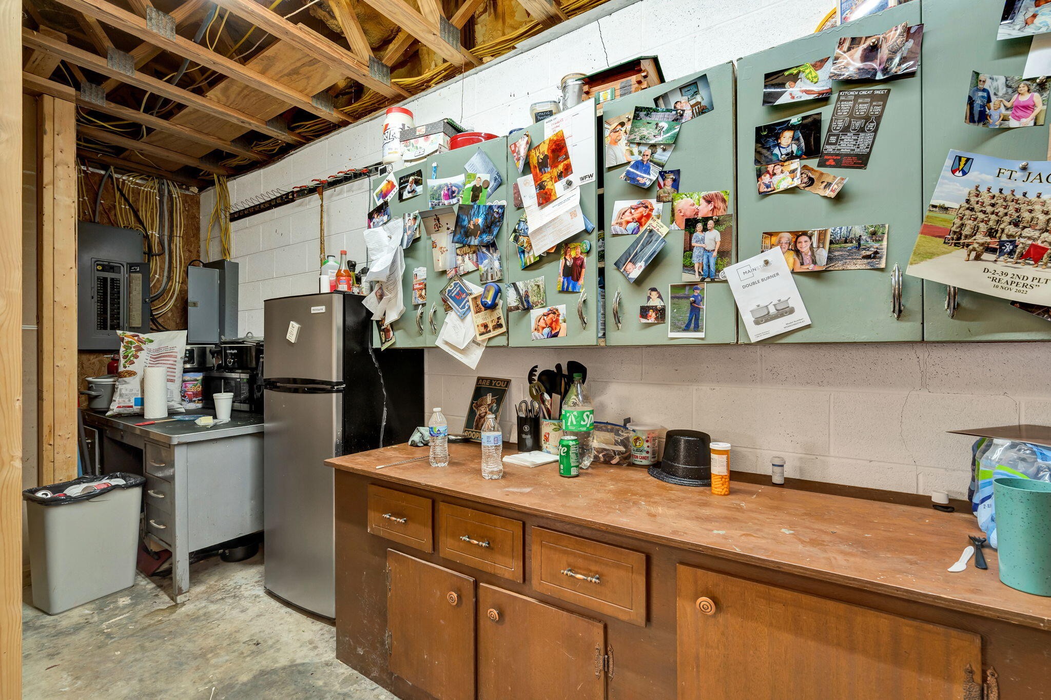 180 McJunkin Road Tellico Plains, TN 37385 - Photo 49 of 60 a kitchen with lots of clutter and cabinets