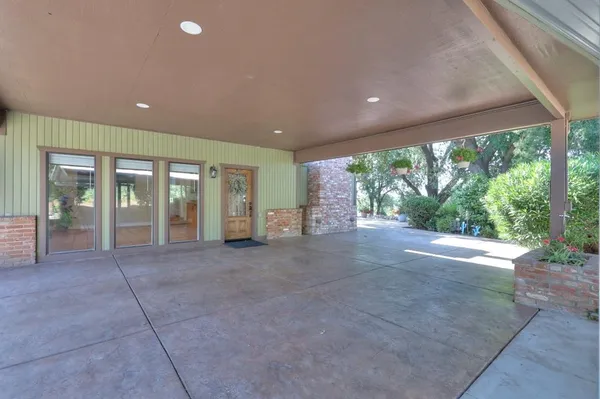 $1,050,000 | 11714 Livingston Cressey Road, Livingston, CA 95334