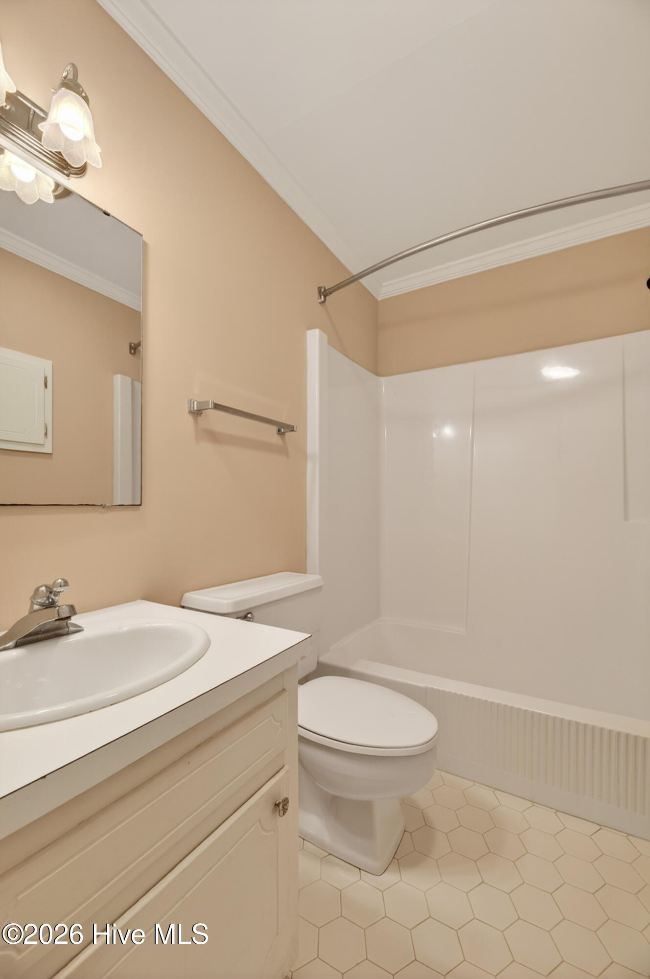 210 King George Road Greenville, NC 27858 - Photo 32 of 41 upstairs hall full bath