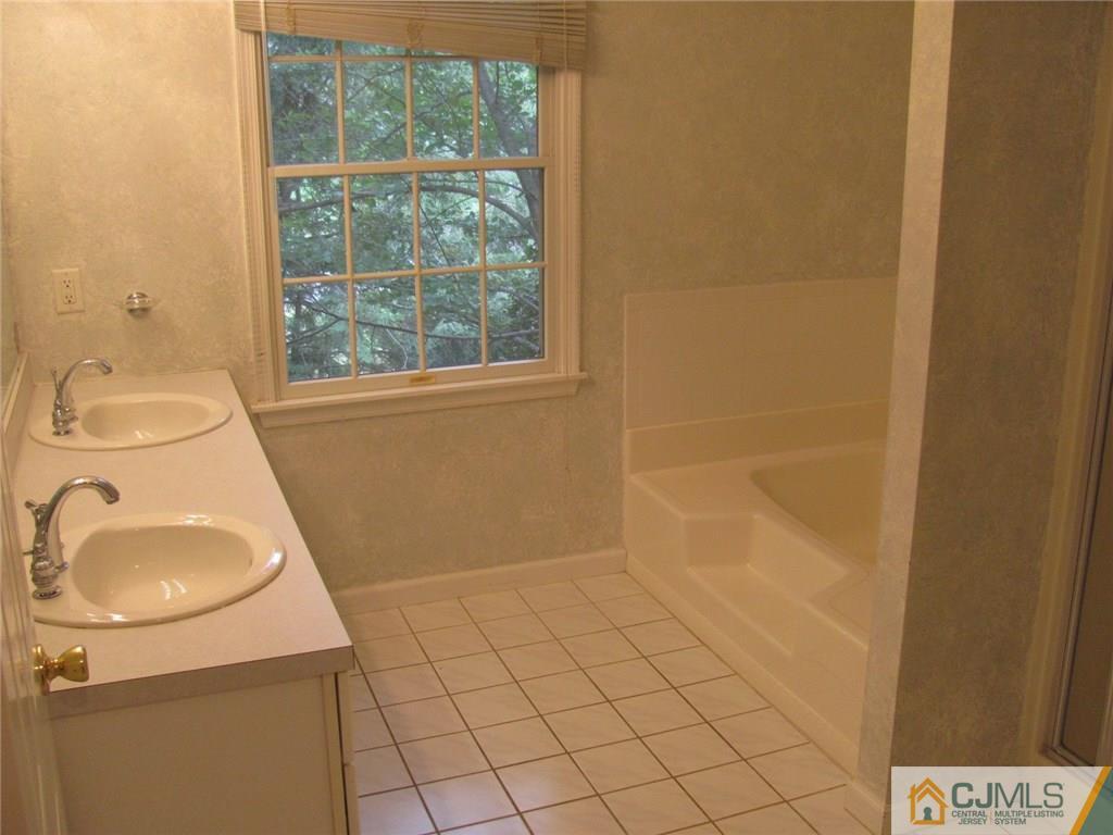 31 Drinking Brook Road Monmouth Junction, NJ 08852 - Photo 10 of 21 Gallery Image 10
