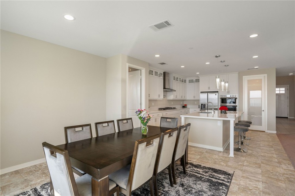 28511 Sparrow Way Saugus, CA 91350 - Photo 11 of 46