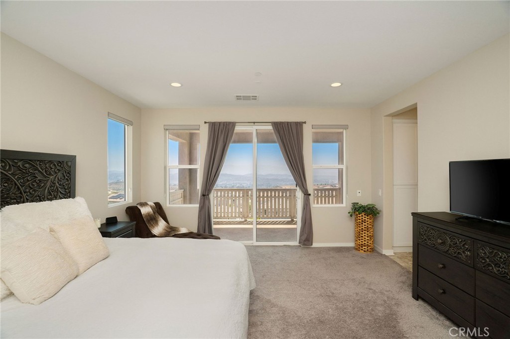 28511 Sparrow Way Saugus, CA 91350 - Photo 16 of 46