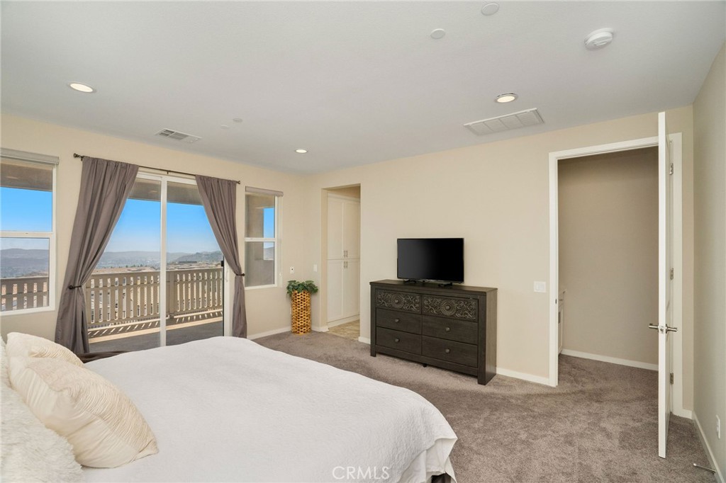 28511 Sparrow Way Saugus, CA 91350 - Photo 17 of 46