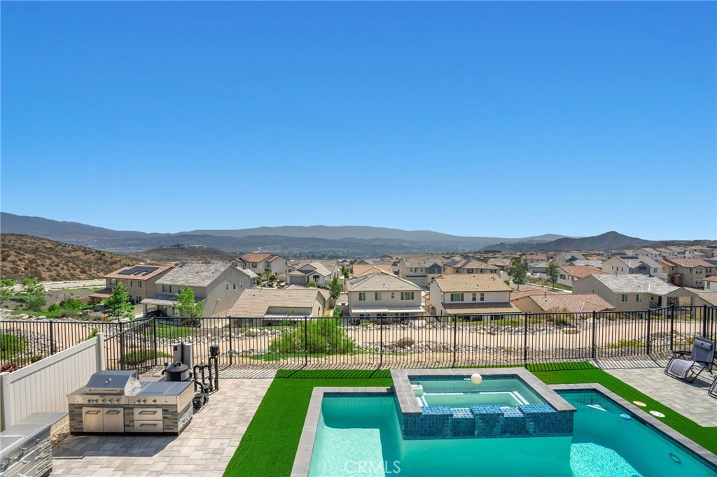 28511 Sparrow Way Saugus, CA 91350 - Photo 19 of 46