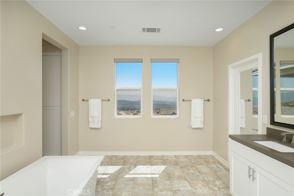 28511 Sparrow Way Saugus, CA 91350 - Photo 22 of 46