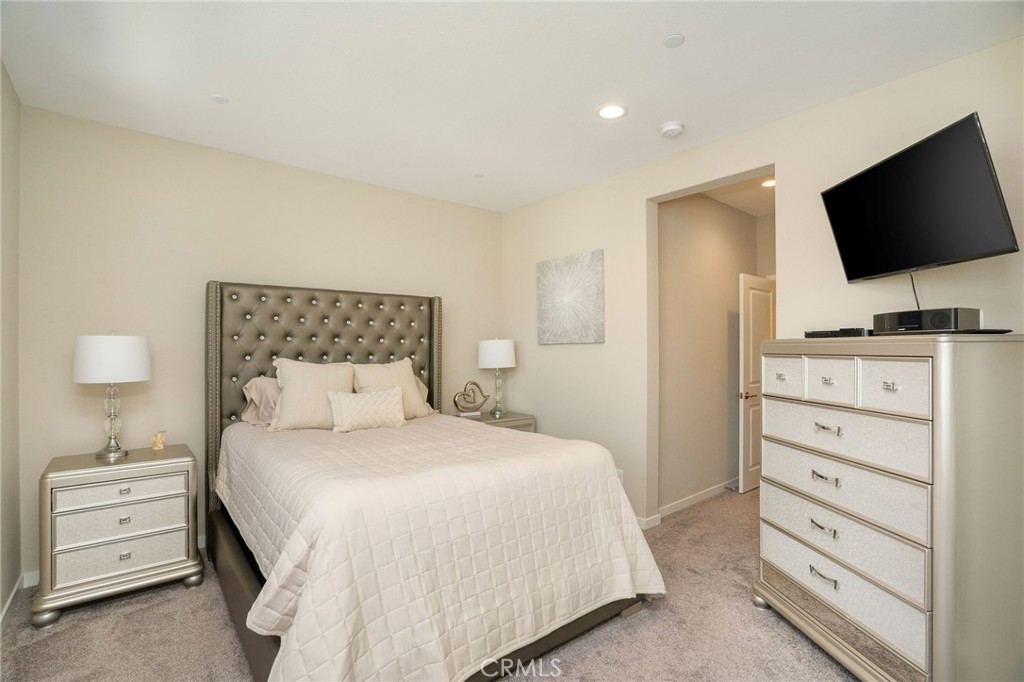 28511 Sparrow Way Saugus, CA 91350 - Photo 23 of 46