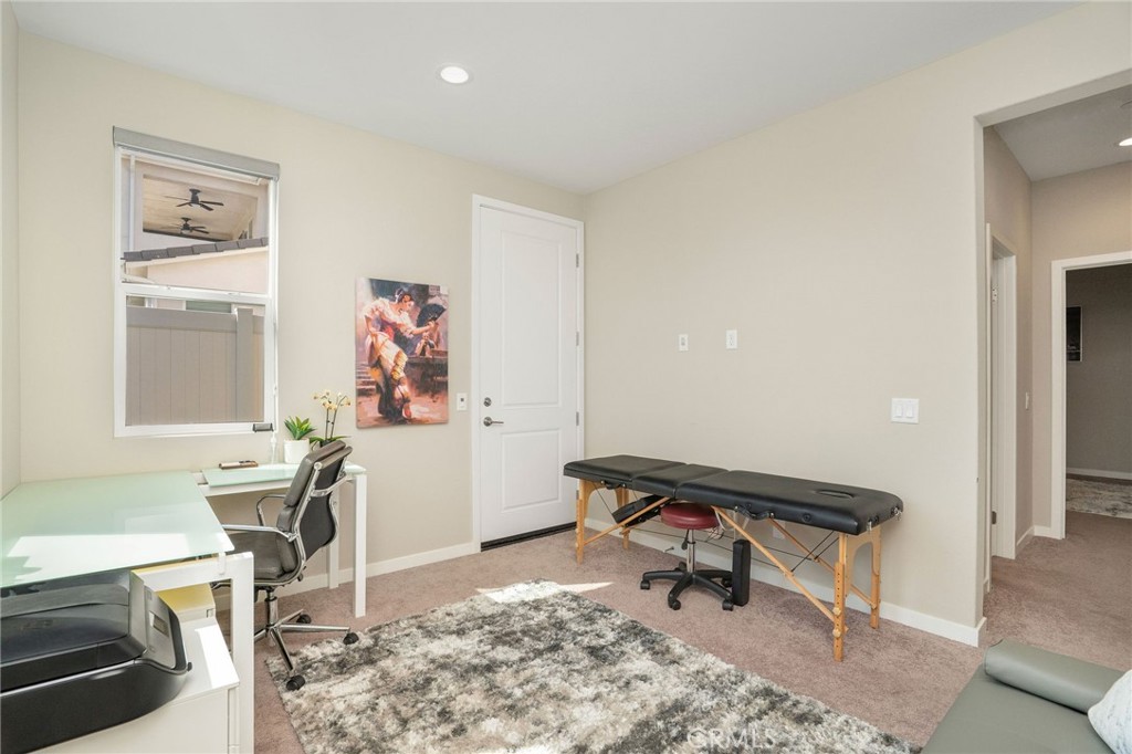 28511 Sparrow Way Saugus, CA 91350 - Photo 27 of 46